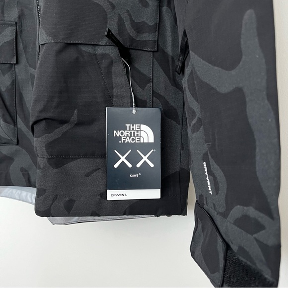 THE NORTH FACE x KAWS Freeride Jacket - Picture 9 of 16